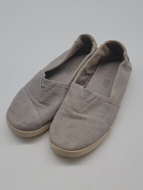 Toms Casual Beachy Slip-On Flats in Light Gray
